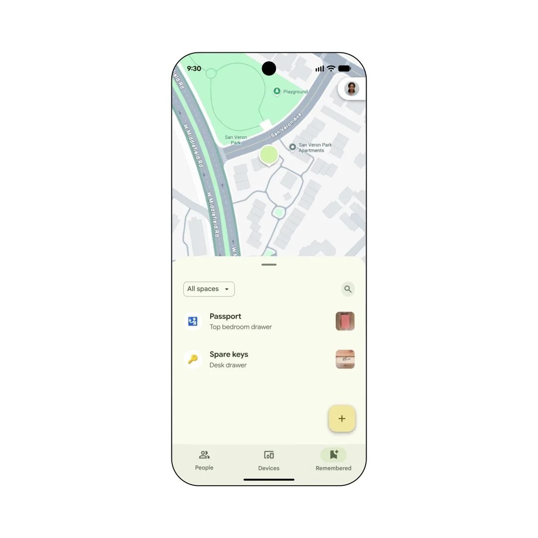 Google 공식 시연 영상의 내 기기 허브 위치 메모 탭에 여권과 예비 열쇠의 보관 장소가 목록으로 표시된 화면